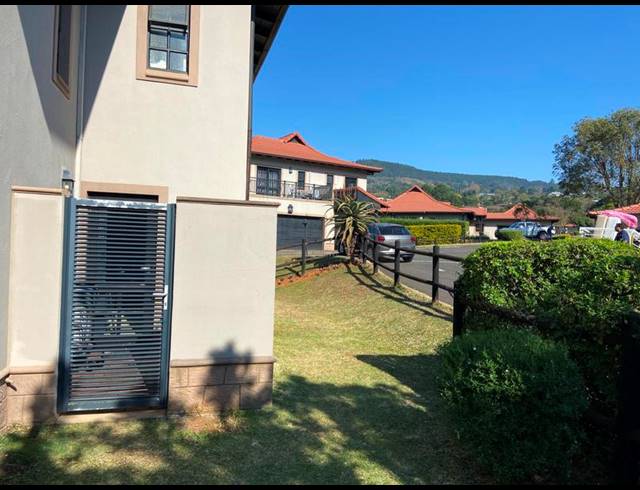 4 BEDROOM TOWNHOUSE FOR SALE IN MONTROSE